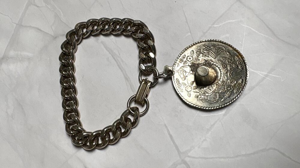 Vintage Western Sombrero Hat Charm Chunky Curb Chain Bracelet 8.5" Large